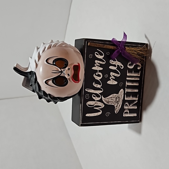 Cruella De Vil Villians mini pumpkin 🎃 and small wooden sign - Picture 1 of 6
